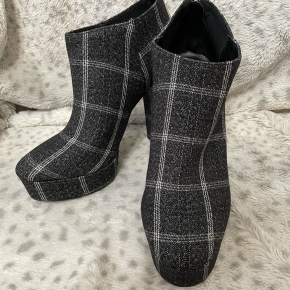 Jessica Simpson Booties Sz 8.5 - Picture 2 of 5